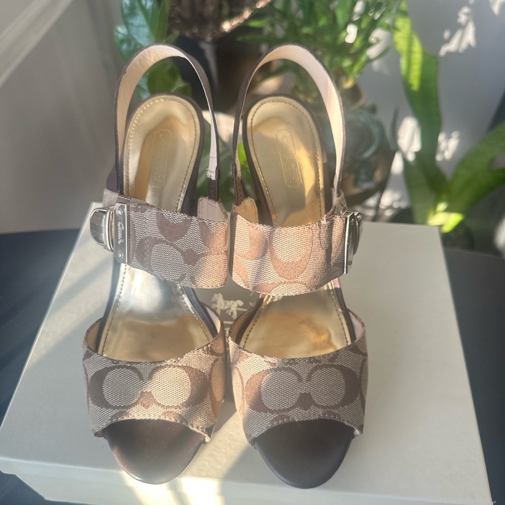 Vintage Coach "Darcey" Slingback Heels Khaki and Chestnut - Picture 2 of 7